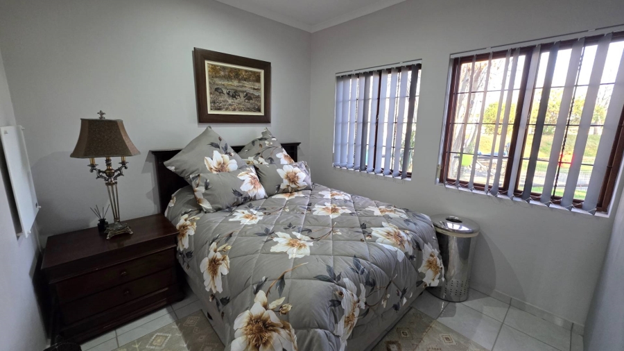 2 Bedroom Property for Sale in The Coves North West